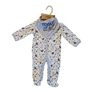 NWT Chickpeas two-piece sleeper set with bib today will be amazing